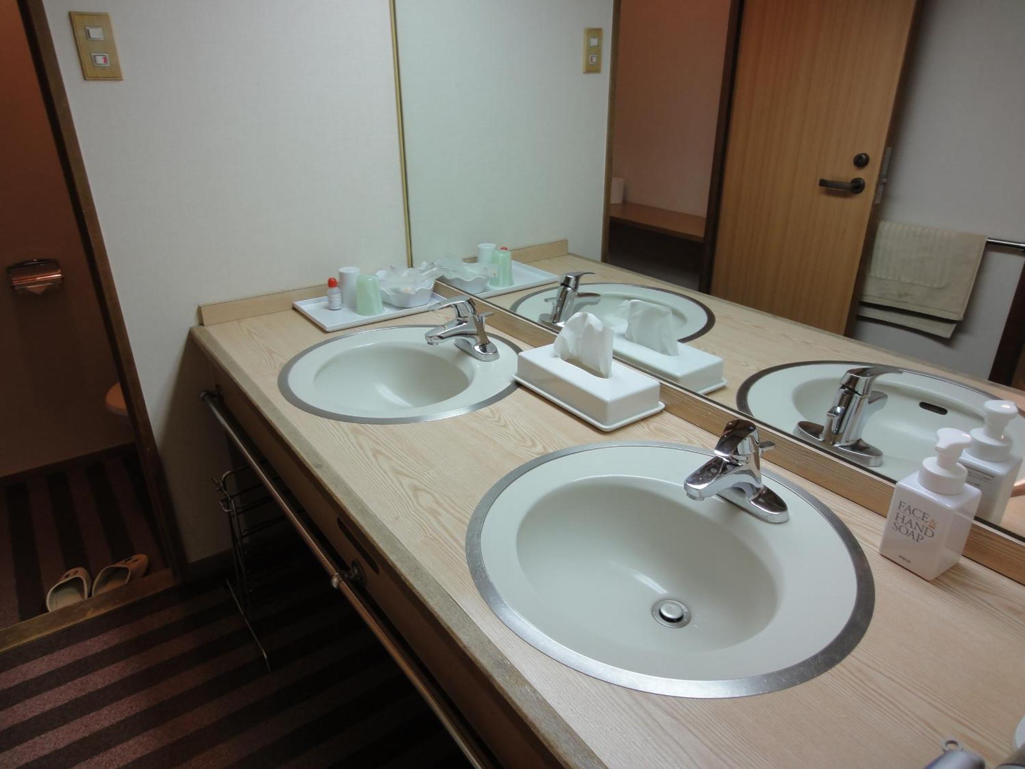 Miyajima Hotel Makoto Hatsukaichi Extérieur photo